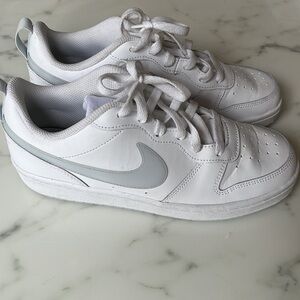 Nike boys all white sneakers size 7Y fits like a women’s size 9